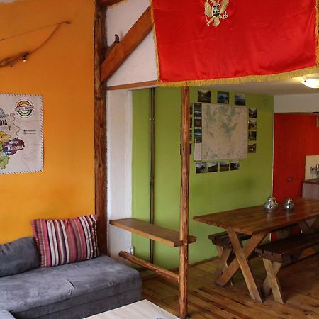 Hostel Hikers Den Žabljak Esterno foto