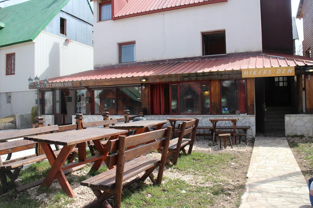 Hostel Hikers Den Žabljak Esterno foto